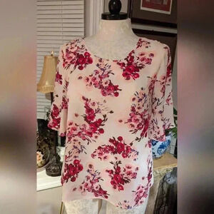 NWOT Elle Fuchsia Pink Floral Top Size L